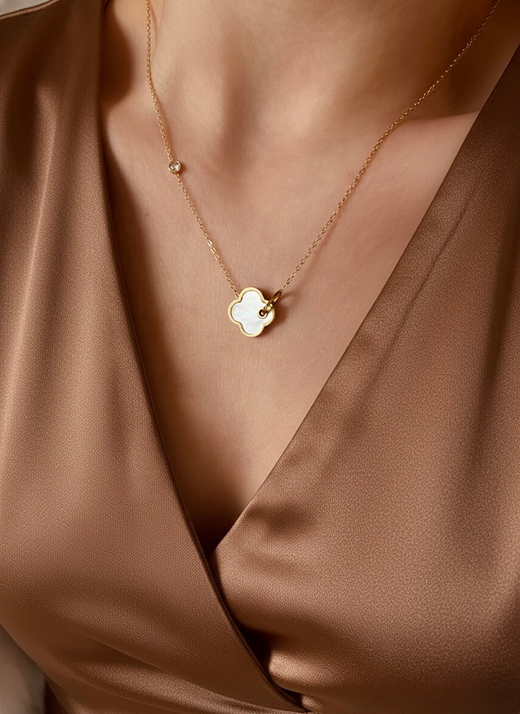 Lara Clover necklace