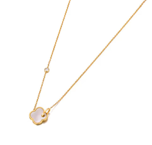 Lara Clover necklace